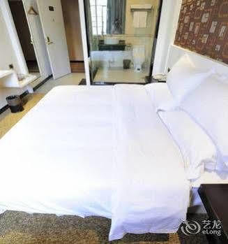 Liuzhou Jinbaili Hotel Esterno foto